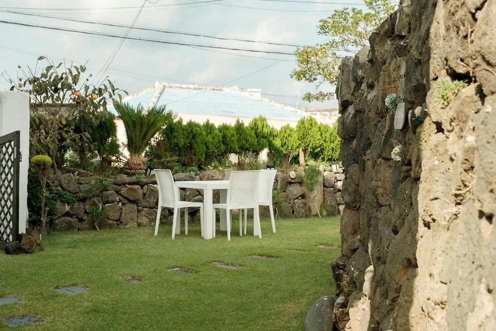 Aewol Handamgil Stay Jeju Güney Kore